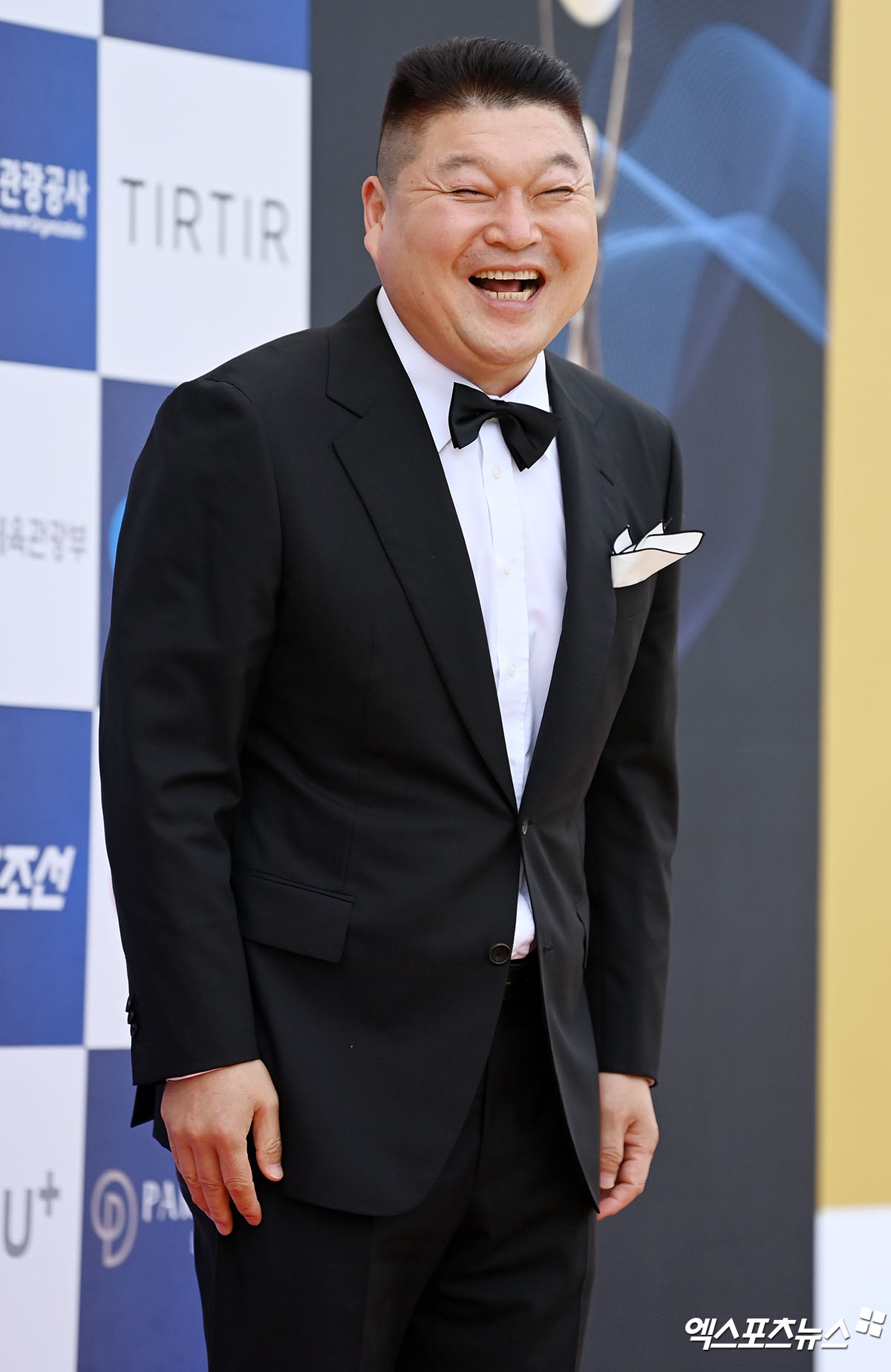 MC Kang Ho Dong góp mặt trong đề cử Nam nghệ sĩ giải trí xuất sắc nhất - Shin Dong Yup (SNL Korea) - Baek Jong Won (Baek Jong Wons Four Seasons) - Kang Ho Dong (New Journey to the West Special Spring Camp