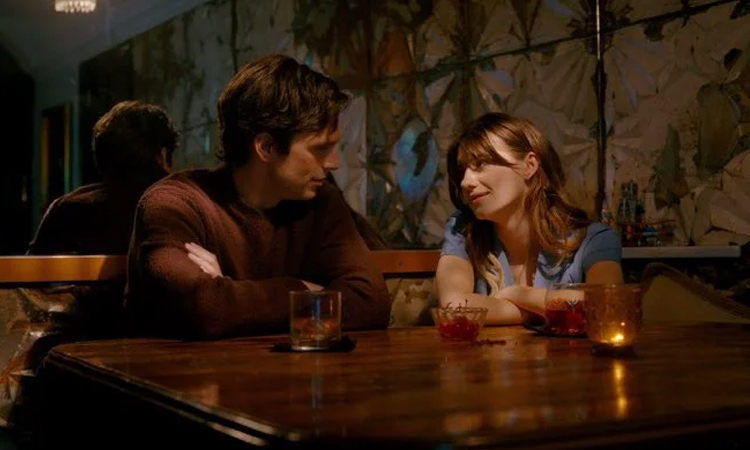 Sebastian Stan (trái) và Daisy Edgar-Jones trong Fresh. Ảnh: Legendary Pictures