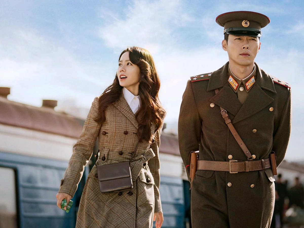 Hyun Bin và Son Ye Jin trong Crash landing on you (Hạ cánh nơi anh) - phim thu hút 1,75 tỷ lượt xem online. Ảnh: Netflix